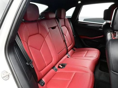 Certified 2024 Porsche Macan AWD/4WD image 17