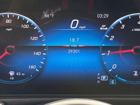 Used 2023 Mercedes-Benz GLB 250 image 24