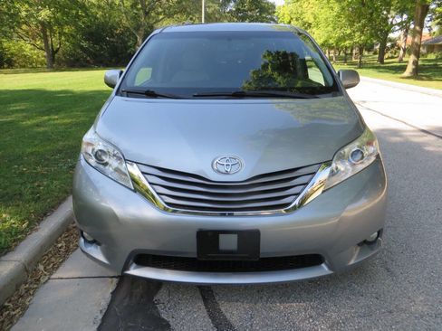 Used 2017 Toyota Sienna image 8