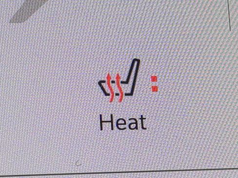 New 2026 Chrysler Pacifica Limited w/ Uconnect Theater Family Group image 32