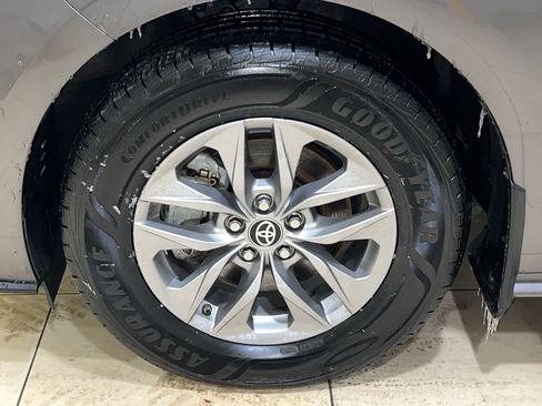 Used 2024 Toyota Sienna XLE w/ XLE Plus Package image 7