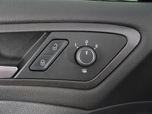 Used 2021 Volkswagen GTI SE image 15