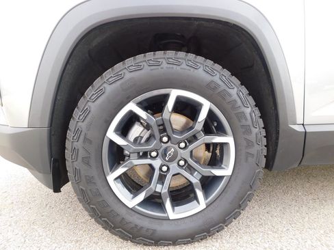 Used 2025 Chevrolet Equinox ACTIV w/ Safety and Technology Package image 10