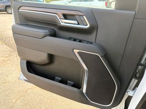 Used 2025 Chevrolet Silverado 2500 LT AWD/4WD image 20