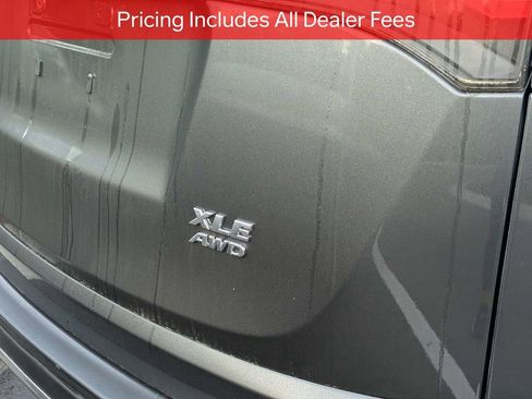 Used 2017 Toyota RAV4 XLE AWD/4WD image 8