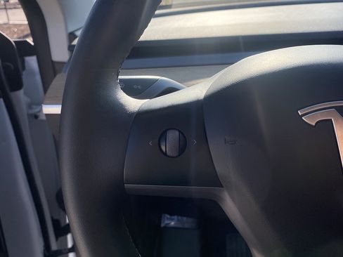 Used 2021 Tesla Model Y Long Range image 56
