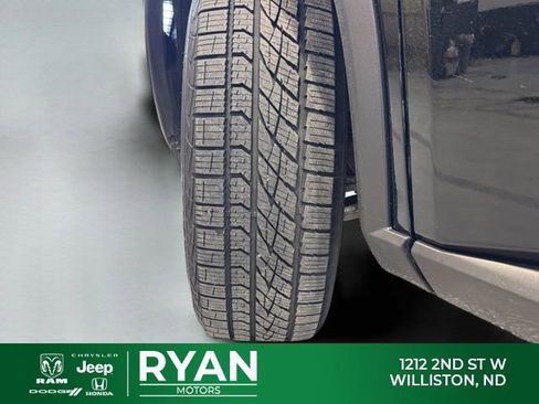 Used 2025 Nissan Rogue SV AWD/4WD image 24
