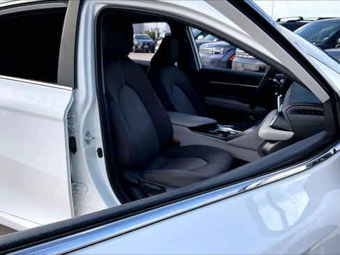 Used 2021 Toyota Camry LE image 8