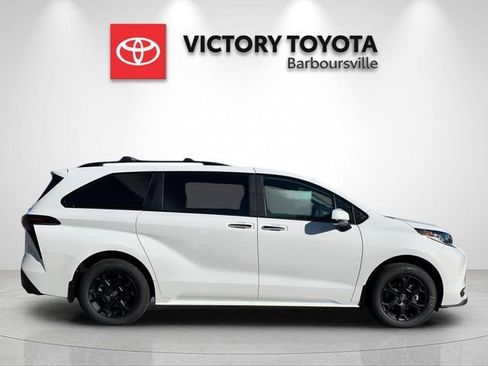 New 2026 Toyota Sienna XLE Woodland Edition AWD/4WD image 6