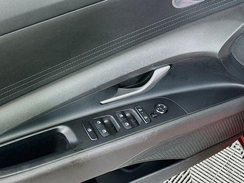 Used 2024 Hyundai Elantra SEL image 15