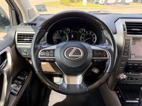 Used 2020 Lexus GX 460 Premium w/ Premium Package AWD/4WD image 17