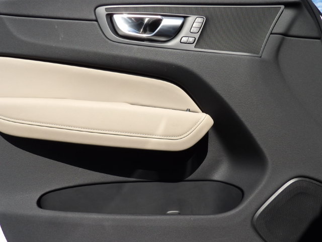 Certified 2026 Volvo XC60 B5 Plus AWD/4WD image 14