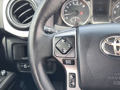 Used 2018 Toyota Tacoma SR5 RWD image 27