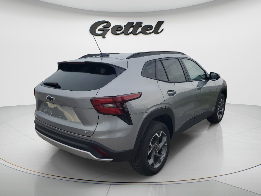 Used 2024 Chevrolet Trax LT w/ Driver Confidence Package FWD image 3