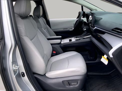 Used 2025 Toyota Sienna XLE w/ XLE Plus Package FWD image 9