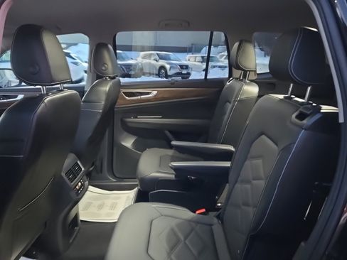 Used 2024 Volkswagen Atlas SE image 19