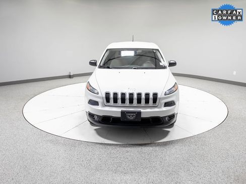 Used 2016 Jeep Cherokee Sport image 22
