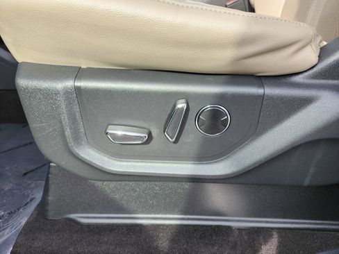 Used 2023 Ford Expedition Max Limited image 33