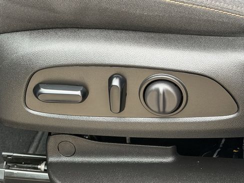 Used 2023 Chevrolet Equinox LT image 18