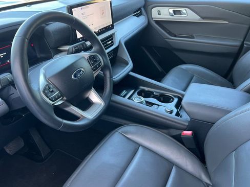 Used 2025 Ford Explorer Active AWD/4WD image 7