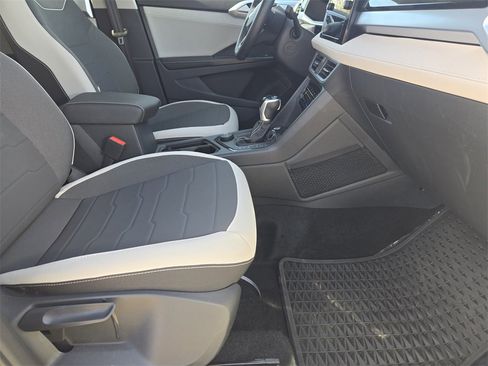 Used 2025 Volkswagen Taos SE image 15