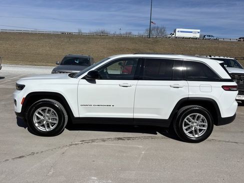 Used 2023 Jeep Grand Cherokee Laredo w/ Trailer Tow Prep Group (B) image 8