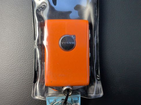 Used 2025 Volvo XC40 B5 Plus image 38