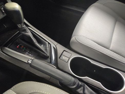 Used 2015 Toyota Corolla LE image 26