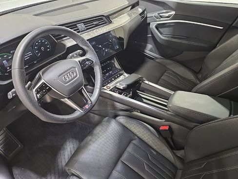 Used 2022 Audi e-tron S Premium Plus image 17