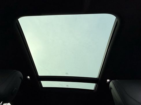 Certified 2024 Land Rover Defender 130 V8 image 32