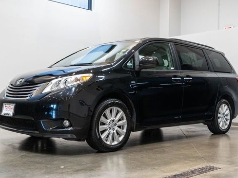 Used 2017 Toyota Sienna XLE w/ XLE Navigation Package AWD/4WD image 3