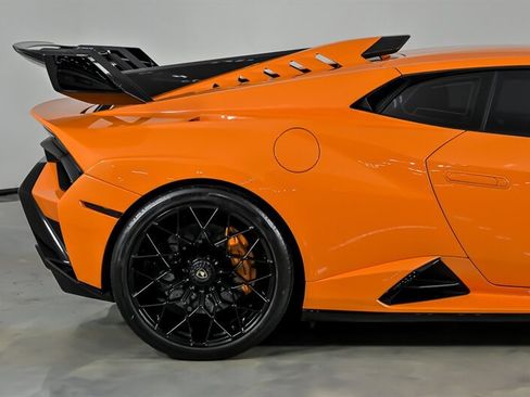 Used 2022 Lamborghini Huracan STO RWD image 15