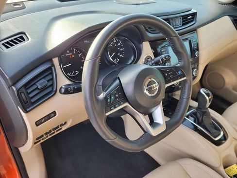 Used 2019 Nissan Rogue SL w/ Premium Package image 24