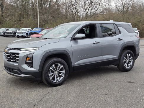 New 2026 Chevrolet Equinox LT image 3