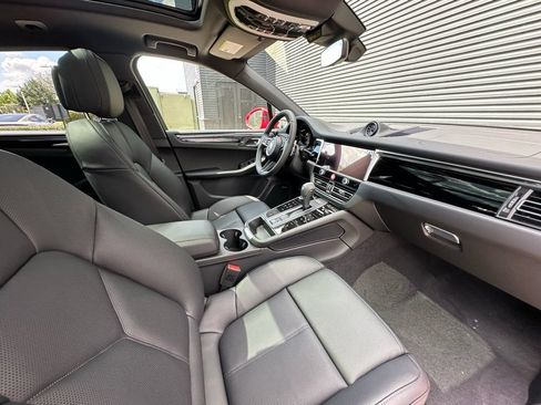 Used 2026 Porsche Macan AWD/4WD image 37