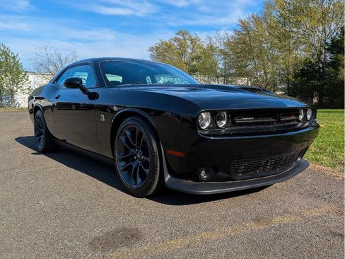 Used 2023 Dodge Challenger R/T Scat Pack RWD image 3