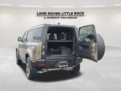 New 2026 Land Rover Defender 110 X-Dynamic SE image 12