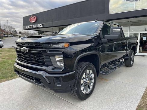 Used 2024 Chevrolet Silverado 2500 Custom w/ Custom Value Package image 22