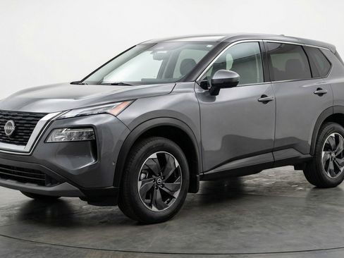 Used 2025 Nissan Rogue SV FWD image 3