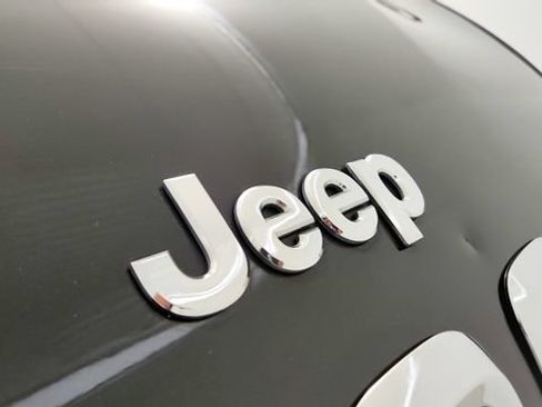 Used 2015 Jeep Cherokee Limited w/ Trailer Tow Group FWD image 30