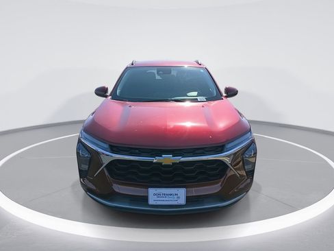 Used 2025 Chevrolet Trax LT w/ LT Convenience Package image 3