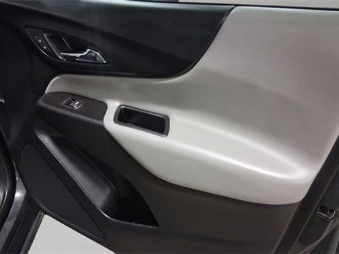 Used 2018 Chevrolet Equinox LS image 18