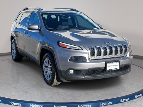 Used 2017 Jeep Cherokee Latitude image 4