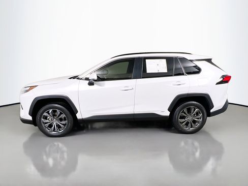 Used 2023 Toyota RAV4 XLE Premium image 9