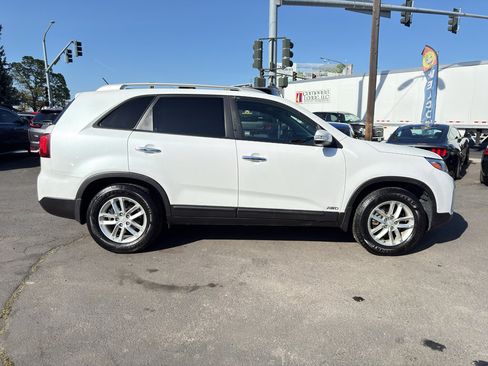 Used 2014 Kia Sorento LX AWD/4WD image 9