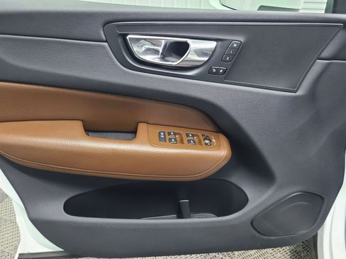 Used 2018 Volvo XC60 T5 Momentum w/ Convenience Package image 21