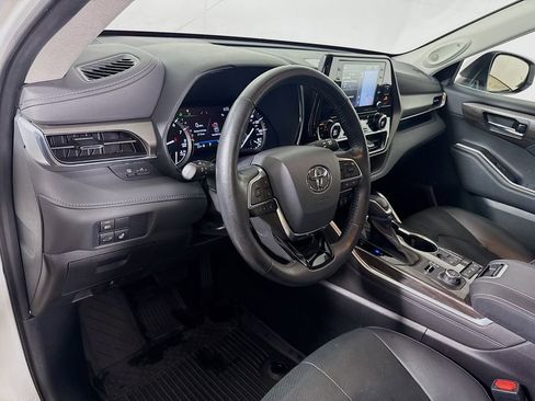 Used 2021 Toyota Highlander Limited image 9