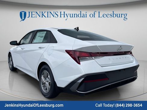 New 2026 Hyundai Elantra SE FWD image 7