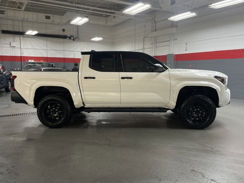 Used 2025 Toyota Tacoma SR image 11