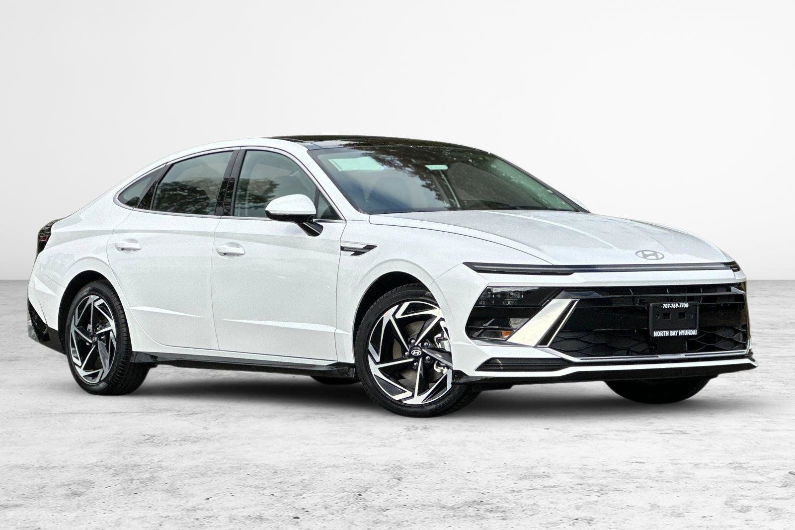 Used 2025 Hyundai Sonata SEL FWD image 2